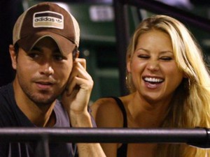 Anna Kournikova mệt mỏi vì bạn trai không cưới